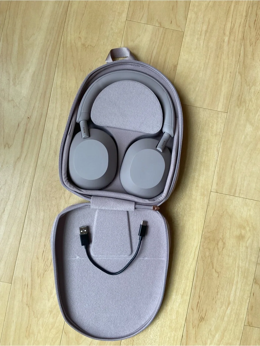 Sony Wireless Over-Ear Headphones in Smoky Pink- Comfortable Noise Isolation